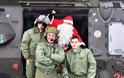 Ο Άγιος Βασίλης ήρθε στην 1η ΤΑΞΑΣ με ελικόπτερο - Φωτογραφία 11