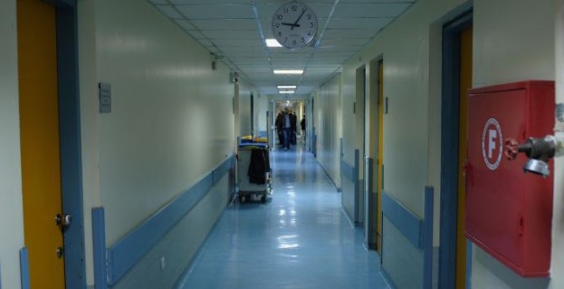 Guardian: Στα νοσοκομεία της Ελλάδας πεθαίνουν ακόμα και ασθενείς που θα έπρεπε να ζουν - Φωτογραφία 1