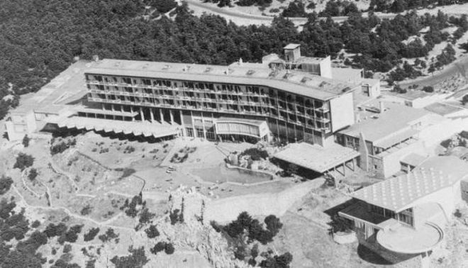 Το πολυτελές ξενοδοχείο που 'πάτωσε' και έγινε το καζίνο της Πάρνηθας - Φωτογραφία 1