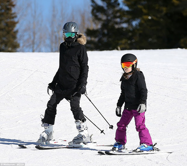 Αλλαγή χρονιάς με σκι για την Τζολί και τα παιδιά – Ο Πιτ πέρασε τις γιορτές μόνος - Φωτογραφία 2
