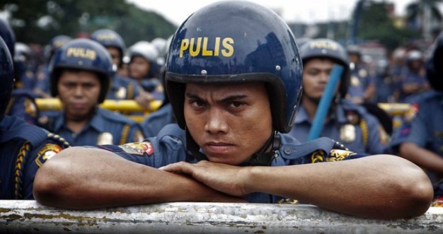 Ένοπλοι έκαναν έφοδο σε φυλακή των Φιλιππίνων απελευθερώνοντας 158 κρατούμενους - Φωτογραφία 1