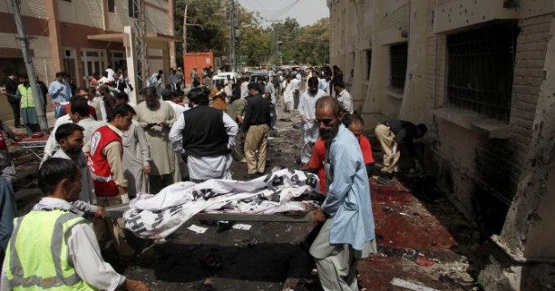 Έκρηξη βόμβας με στόχο αστυνομικό περίπολο στο Πακιστάν - Φωτογραφία 1