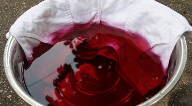 Χρησιμοποιήστε κόκκινο κρασί για να βάψετε τα υφάσματα - Φωτογραφία 1