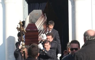 ΘΡΗΝΟΣ στην κηδεία του Γιώργου Ασημακόπουλου... [photos] - Φωτογραφία 1