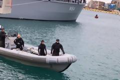 Θεοφάνεια 2017: Άνδρες των ΟΥΚ σήκωσαν τον Τίμιο Σταυρό