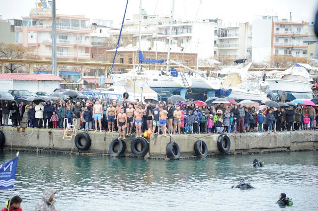 Παρουσία ΑΝΥΕΘΑ Δημήτρη Βίτσα και Α/ΓΕΕΘΑ Ναύαρχου Ευάγγελου Αποστολάκη ΠΝ στην τελετή αγιασμού των υδάτων στην Αλεξανδρούπολη - Φωτογραφία 14