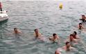 Κρήτη: Κολυμβητές σχημάτισαν τον Τίμιο Σταυρό - Φωτογραφία 1
