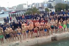 Αψήφησαν το κρύο οι Πατρινοί και τίμησαν τα Θεοφάνεια - Στο Μόλο ο Αγιασμός των Υδάτων, ποιοι έπεσαν στο νερό για τον Τίμιο Σταυρό