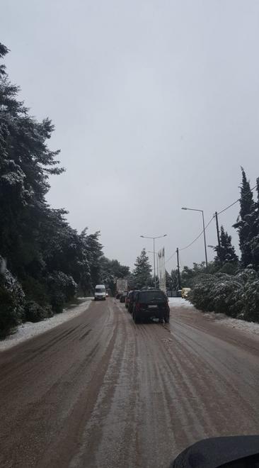 Πατρών - Κορίνθου: Σύγκρουση στα Σελιανίτικα - Αποκλεισμένα οχήματα μέσα στο χιόνι - Με δυσκολία η κυκλοφορία στην παλαιά εθνική [photos+video] - Φωτογραφία 3