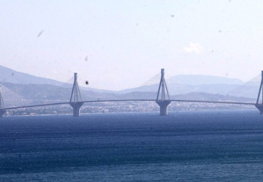 Άνοιξε η γέφυρα Ρίου - Αντιρρίου - Μεγάλες ουρές αυτοκινήτων - Φωτογραφία 1