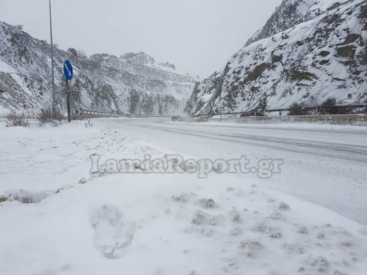 Λαμία: Παγοδρόμιο ο δρόμος για Δομοκό - Απαγορευτικό για φορτηγά [photo+video] - Φωτογραφία 10