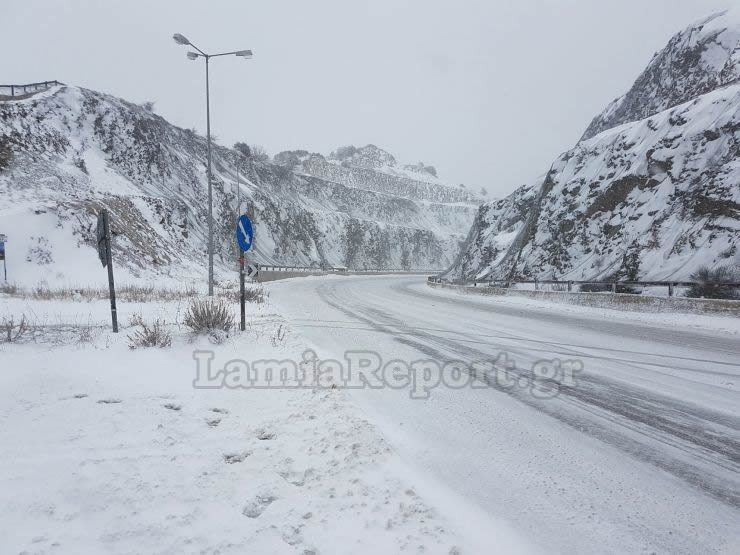 Λαμία: Παγοδρόμιο ο δρόμος για Δομοκό - Απαγορευτικό για φορτηγά [photo+video] - Φωτογραφία 9