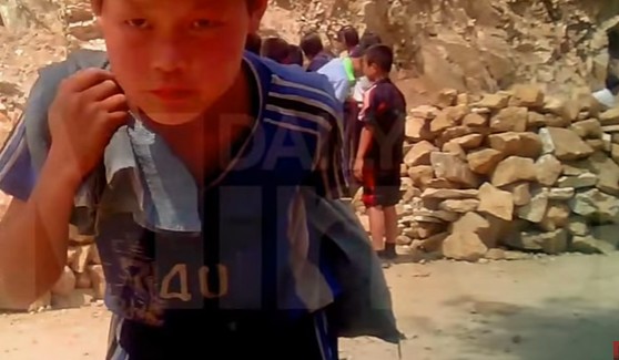 Παιδιά σκλάβοι δουλεύουν κάτω από άθλιες συνθήκες - Βίντεο ΣΟΚ - Φωτογραφία 1