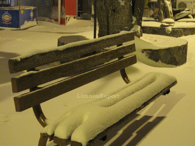 Η χιονισμένη Μύρινα της Λέσβου σε ένα μοναδικό φωτορεπορτάζ - Φωτογραφία 27
