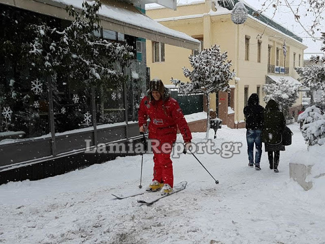 Λαμία: Δείτε να κάνουν σκι στο κέντρο της πόλης - Φωτογραφία 3