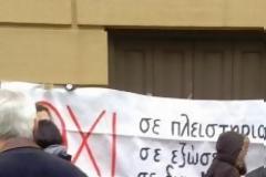 Πάτρα: Μπλόκαραν και πάλι πλειστηριασμούς - Συμβολαιογράφος προσπάθησε... κρυφά να μπει στο Ειρηνοδικείο