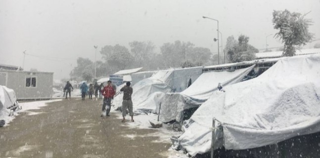 «Οι πρόσφυγες κινδυνεύουν να παγώσουν στα ελληνικά νησιά» - Φωτογραφία 1