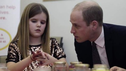 Ο πρίγκιπας Γουίλιαμ παρηγορεί 9χρονη που έχασε τον μπαμπά της και της μιλά για τη μητέρα του - Φωτογραφία 1