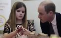 Ο πρίγκιπας Γουίλιαμ παρηγορεί 9χρονη που έχασε τον μπαμπά της και της μιλά για τη μητέρα του