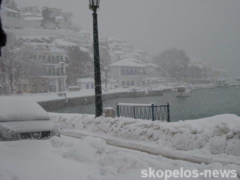 Δείτε εικόνες χάους από την παραλία Σκοπέλου - Φωτογραφία 5