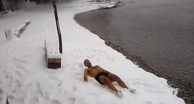 Και όμως βούτηξαν στα παγωμένα νερά του Παγασητικού και έπαιξαν ρακέτες στις χιονισμένες αμμουδιές [video] - Φωτογραφία 5