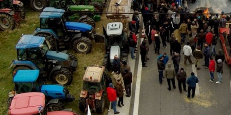 Οι αγρότες της Κρήτης αποφασίζουν για τη μορφή των κινητοποιήσεων τους - Φωτογραφία 1