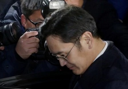 Ν. Κορέα: Ύποπτος Για Δωροδοκία Και Ψευδορκία Ο Επικεφαλής Της Samsung - Φωτογραφία 1
