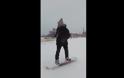 Θεσσαλονικιός κάνει σκι στο Γεντί Κουλέ [video]