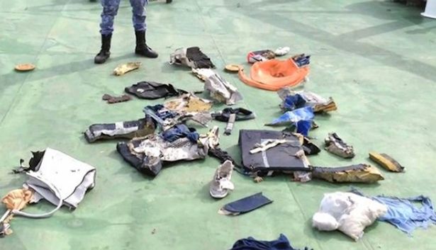 Η πτώση του αεροσκάφους της EgyptAir στη Μεσόγειο έγινε μετά από έκρηξη σε κινητό? - Φωτογραφία 3