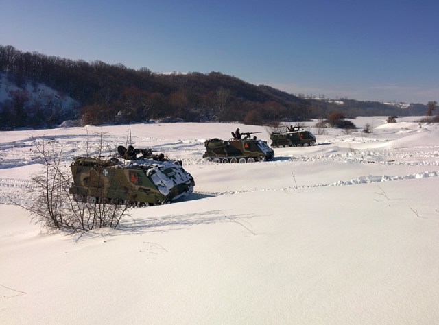 16η Μεραρχία: Έβγαλαν βόλτα τα θηρία! Μάχιμες ΦΩΤΟ στα χιόνια - Φωτογραφία 19