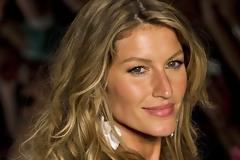 Έχεις δει τη μικρότερη αδερφή της Gisele; Σόι πάει το βασίλειο
