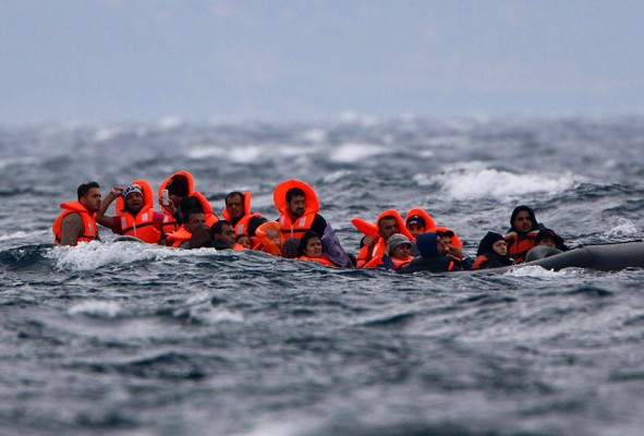 Ιταλία: Διασώθηκαν πάνω από 500 μετανάστες, δύο βρέθηκαν νεκροί σε επιχειρήσεις στη Μεσόγειο - Φωτογραφία 1