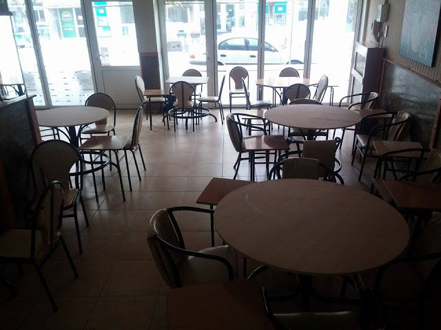 Απίστευτος καφετζής στην Πτολεμαΐδα -Δίνει πτυχίο... καφενόβιου στους πελάτες του - Φωτογραφία 2