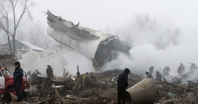 Η Turkish Airlines αρνείται ότι συνετρίβη δικό της αεροπλάνο πάνω σε χωριό και δείχνει την ACT Airlines - Φωτογραφία 1