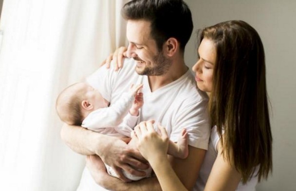Οδηγός για νέους μπαμπάδες: Πώς να έρθουν κοντά με το καινούριο μωρό στο σπίτι! - Φωτογραφία 1