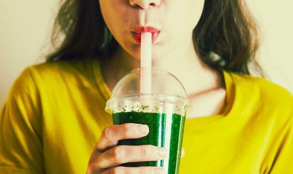 2 πράσινα smoothies για να αποτοξινώσεις τον οργανισμό σου - Φωτογραφία 1