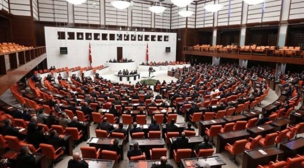 Ψηφίστηκαν τα πρώτα επτά άρθρα για τη συνταγματική μεταρρύθμιση στην Τουρκία - Φωτογραφία 1