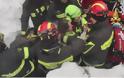 Θαύμα στην Ιταλία: Ανασύρθηκαν ζωντανοί έξι άνθρωποι από το θαμμένο στο χιόνι ξενοδοχείο - Βίντεο ντοκουμέντο - Φωτογραφία 4