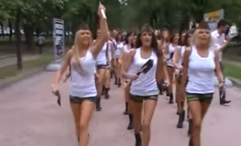 Ρώσικη στρατιωτική εκπαίδευση γυναικών...  [video] - Φωτογραφία 1