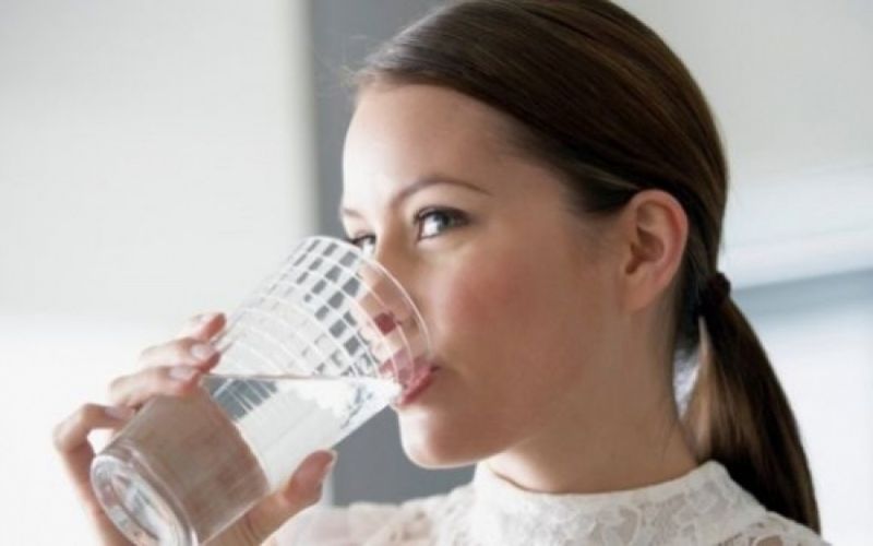 Τέσσερα σημάδια ότι δεν πίνετε αρκετό νερό - Φωτογραφία 1