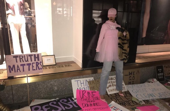 Women's March: Προφανώς και η Rihanna είχε το καλύτερο outfit! - Φωτογραφία 2