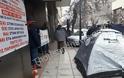Θεσσαλονίκη: Σκηνή έξω από το κτίριο διοίκησης του ΦΟΣΔΑ έστησαν παρατασιούχοι