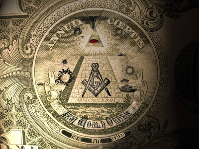Προκαλεί σύγχυση.. Υψηλόβαθμο μέλος των Illuminati για 47 χρόνια αποκαλύπτει τα πάντα για όσα έχουν σχεδιαστεί για τα επόμενα χρόνια! - Φωτογραφία 1