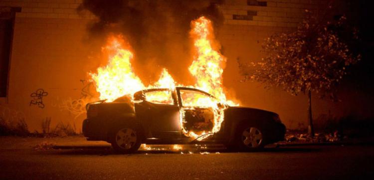 Λεμεσός: Φωτιά σε δυο οχήματα έθεσε σε συναγερμό την Πυροσβεστική – Άγνωστα τα αίτια - Φωτογραφία 1