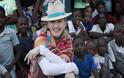 Διαψεύδει η Μαντόνα πως πήγε στο Μαλάουι για να υιοθετήσει δυο παιδάκια