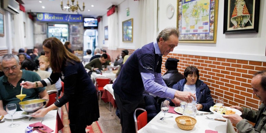 Eστιατόριο αγάπης: Πληρώνουν οι πλούσιοι και τρώνε οι φτωχοί - Φωτογραφία 1