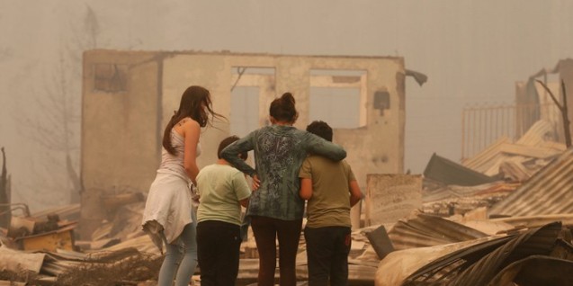 Μια ολόκληρη πόλη χάθηκε στις φλόγες στη Χιλή - Φωτογραφία 1