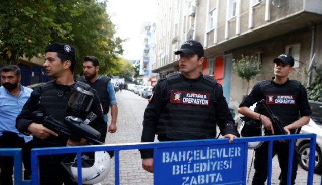 Στην Ιντερπόλ η Τουρκία ζητάει τη σύλληψη των οκτώ στρατιωτικών - Φωτογραφία 1