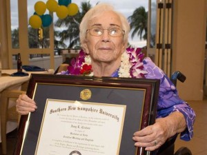 Η 94χρονη γιαγιά που αποφοίτησε με άριστα μετά από 50 χρόνια - Φωτογραφία 1