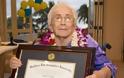 Η 94χρονη γιαγιά που αποφοίτησε με άριστα μετά από 50 χρόνια